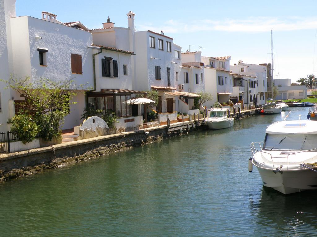 Waterside Apartment - Two Bedroom Empuriabrava Ruang foto