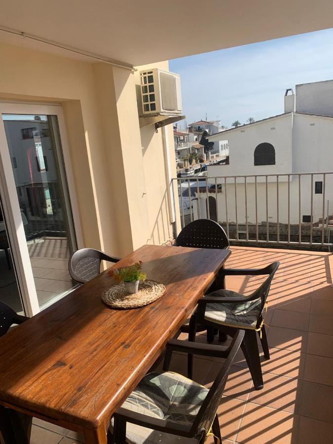 Waterside Apartment - Two Bedroom Empuriabrava Bagian luar foto