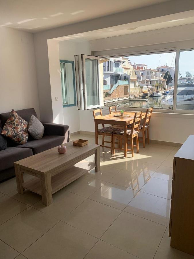 Waterside Apartment - Two Bedroom Empuriabrava Bagian luar foto