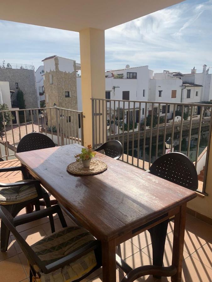 Waterside Apartment - Two Bedroom Empuriabrava Bagian luar foto