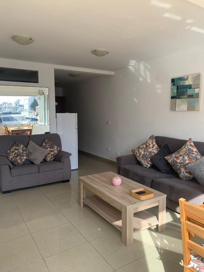 Waterside Apartment - Two Bedroom Empuriabrava Bagian luar foto