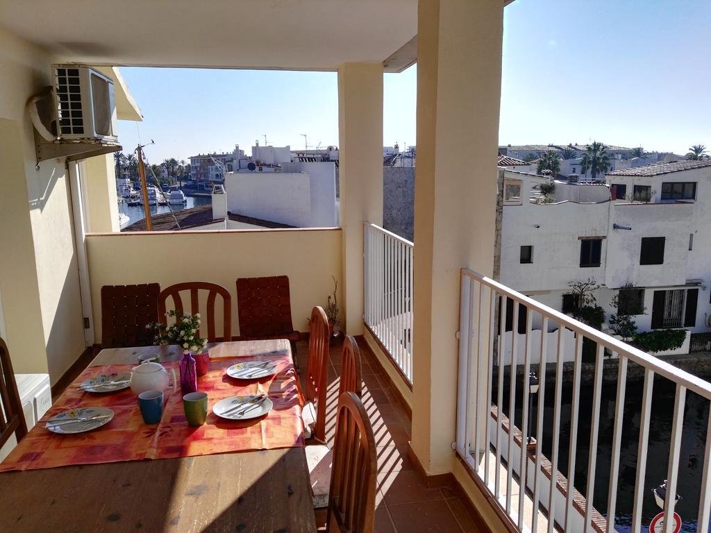 Waterside Apartment - Two Bedroom Empuriabrava Ruang foto