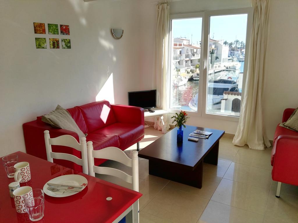 Waterside Apartment - Two Bedroom Empuriabrava Ruang foto