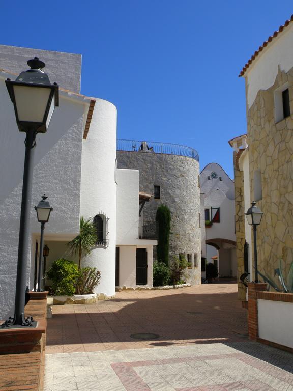 Waterside Apartment - Two Bedroom Empuriabrava Ruang foto