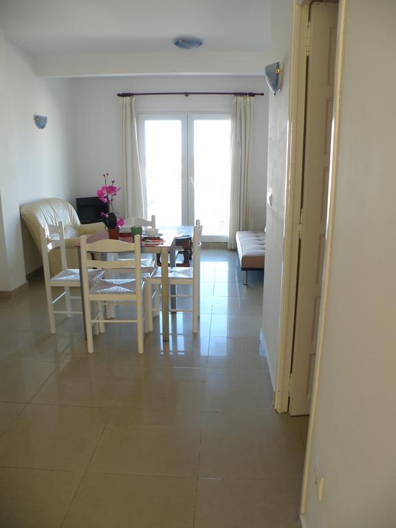 Waterside Apartment - Two Bedroom Empuriabrava Ruang foto