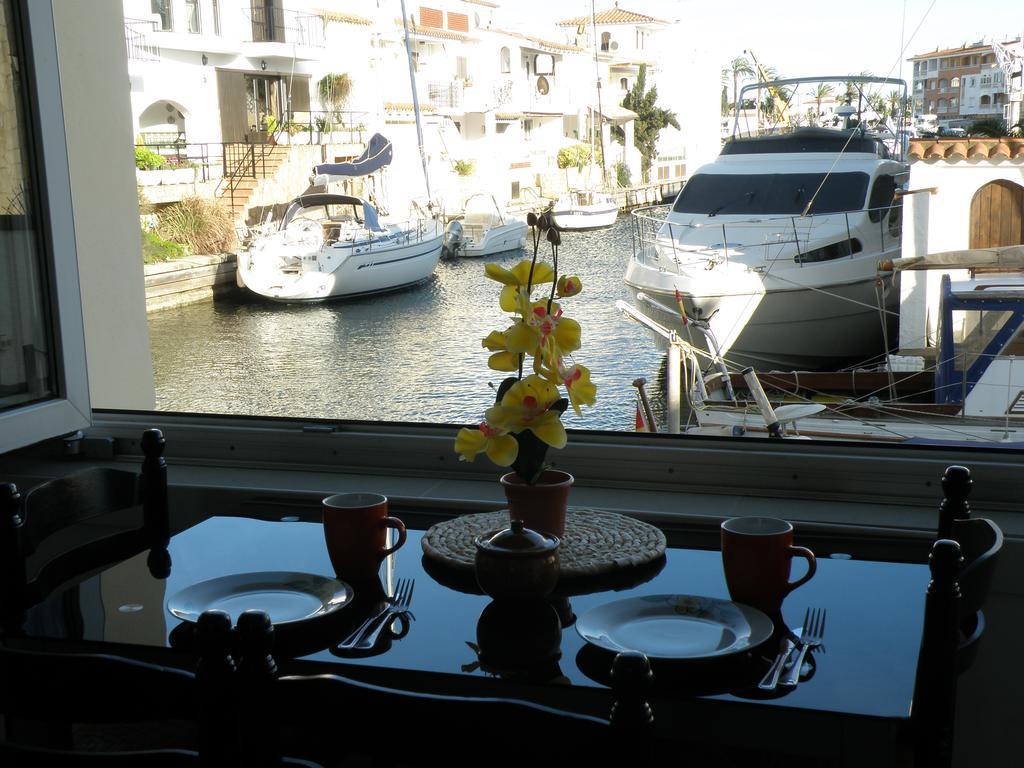 Waterside Apartment - Two Bedroom Empuriabrava Ruang foto